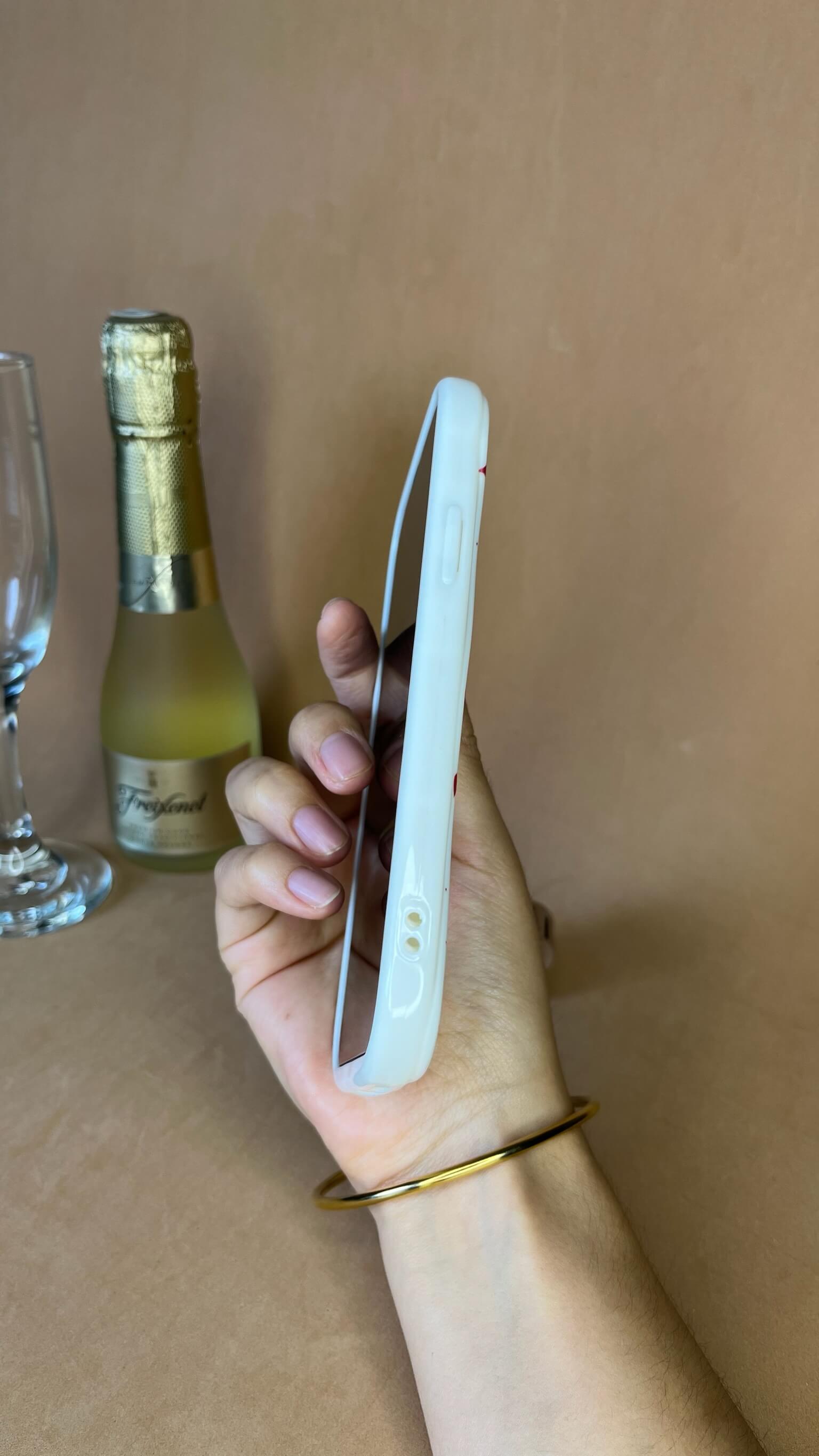 Case iPhone Creamy Heart - Diseño Romántico y Protección Reforzada